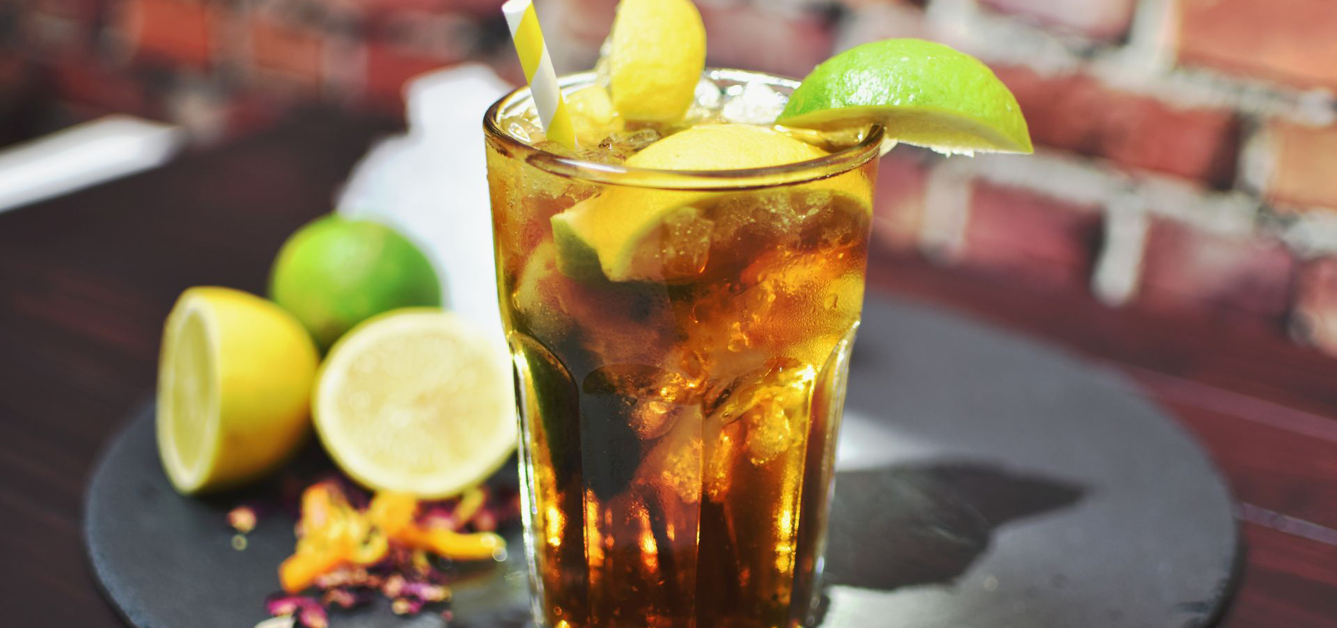 Čaj I Koktel – Spoj Tradicije I Osveženja Koji Menja Svet Napitaka Long Island Iced Tea - Koktel Koji Nije Na Bazi Čaja?
