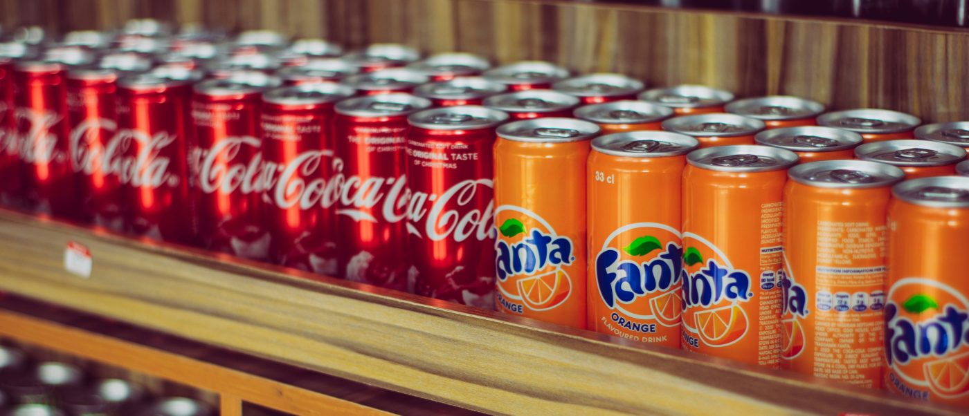Fanta: Osvežavajuća Priča O Napitku #1 Od Narandže Fanta I Coca Cola - Na Rafovima Radnji